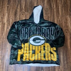 NFL Green Bay Packers Unisex Reversible Sherpa Wearable Blanket Poncho One Size